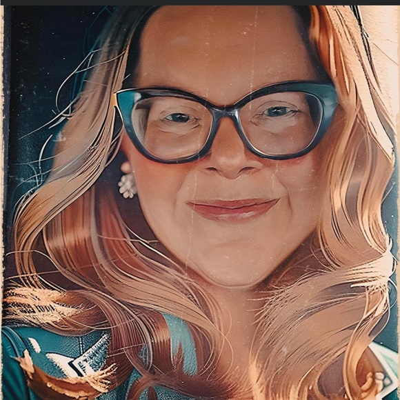 Meet your Posher, Noelle - Picture 1 of 3